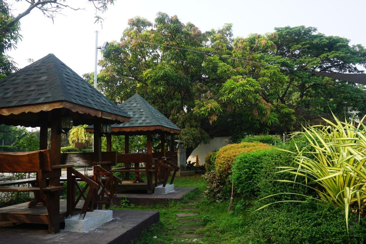 Floating Sanctuary Resort Powered By Cocotel Bulacan Eksteriør bilde